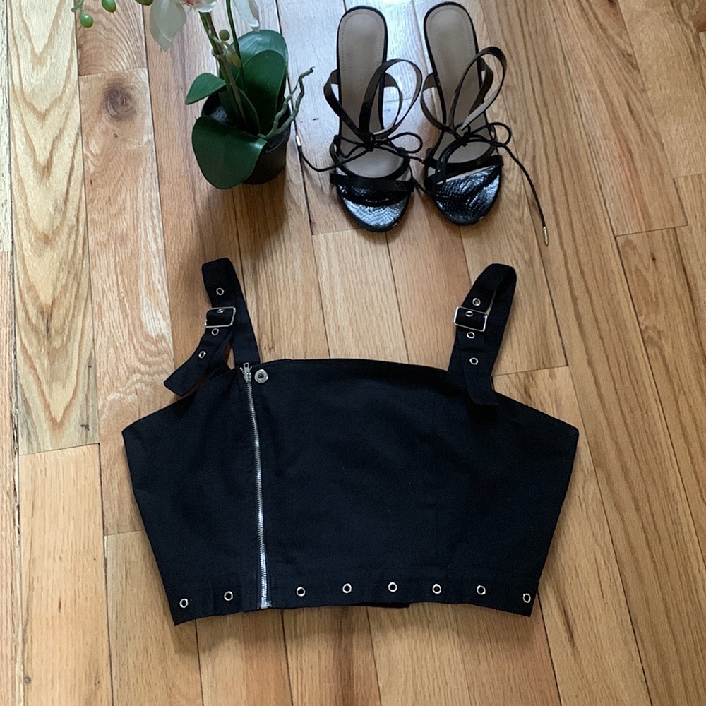 Metal Details Cropped Top